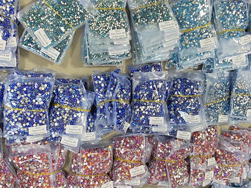 Wholesale glass rhinestone.jpg