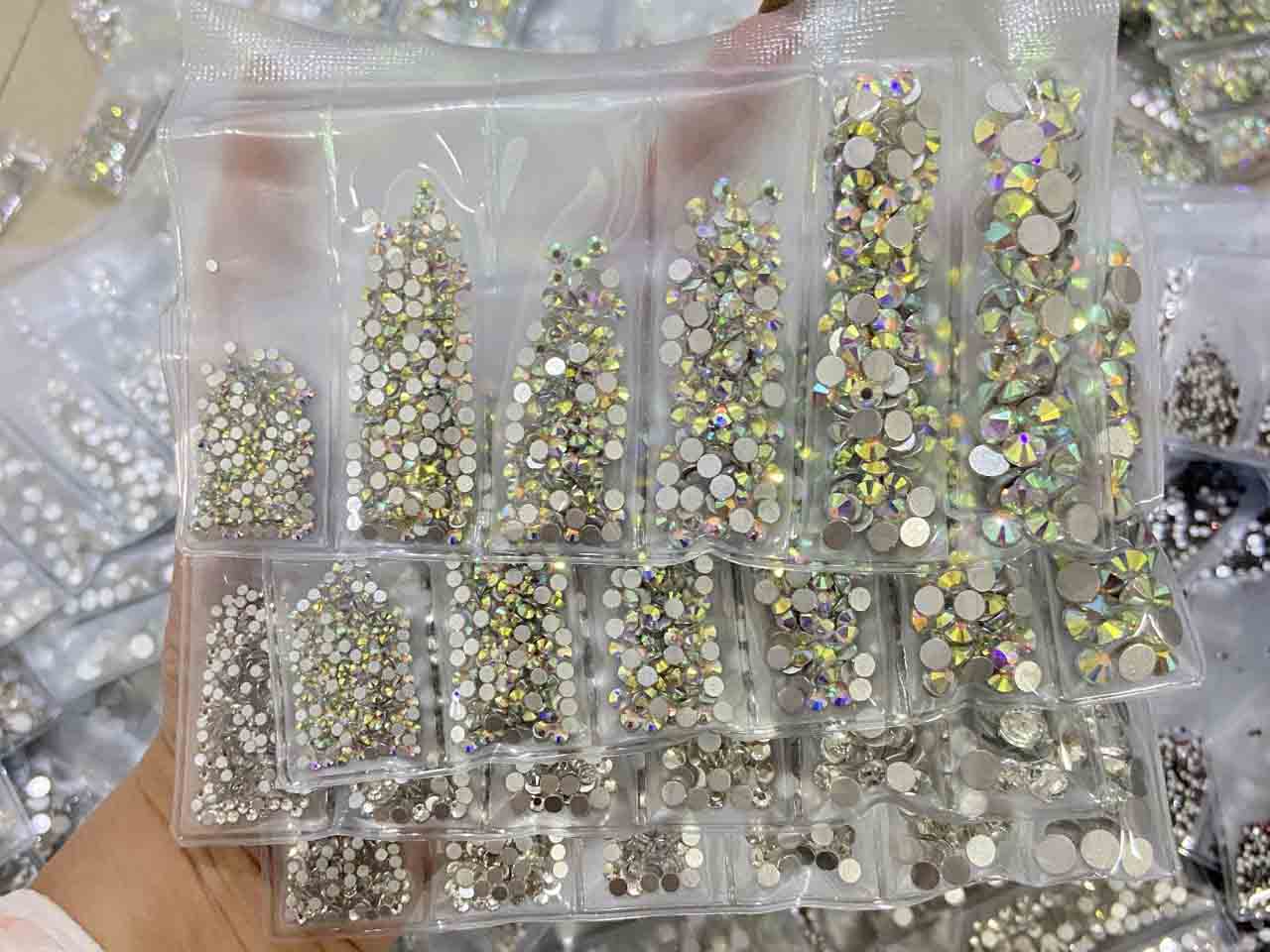 high quality glass rhinestones.jpg