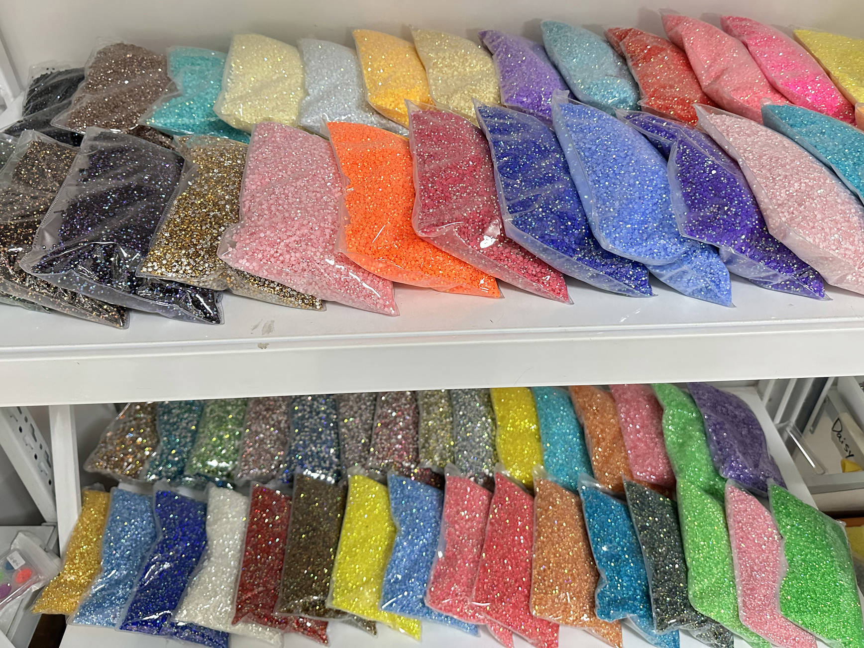 resin rhinestone wholesale.jpg